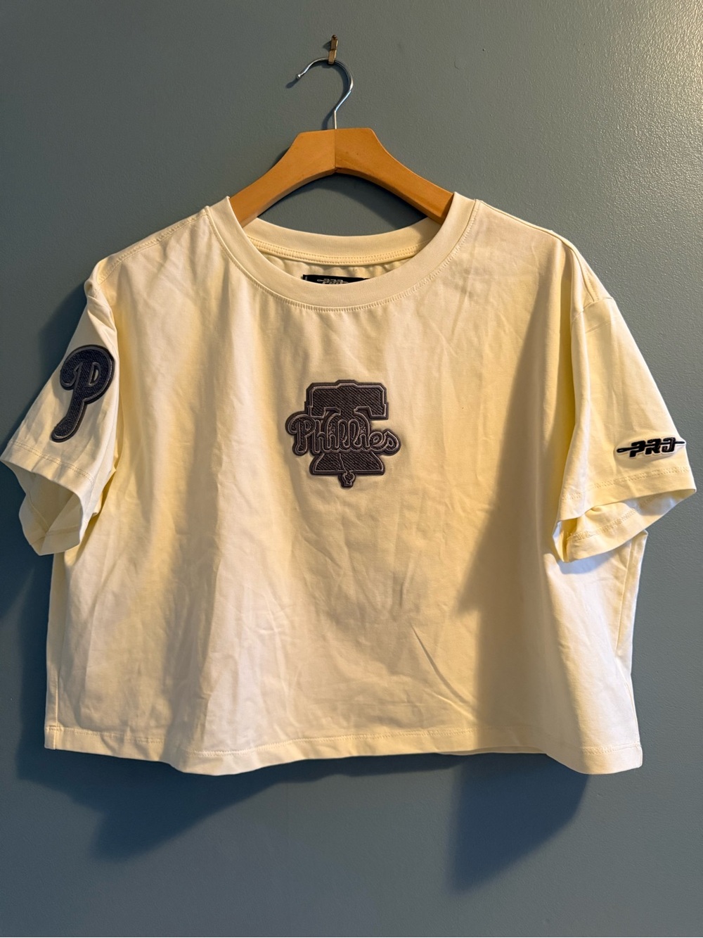 Pro Standard Philadelphia Phillies Women’s Ivory Reverse Short Sleeve T-Shirt